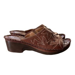ARIAT 9.5 Western Brown Leather Wedge Clogs Leaf Embroidered Cut Out